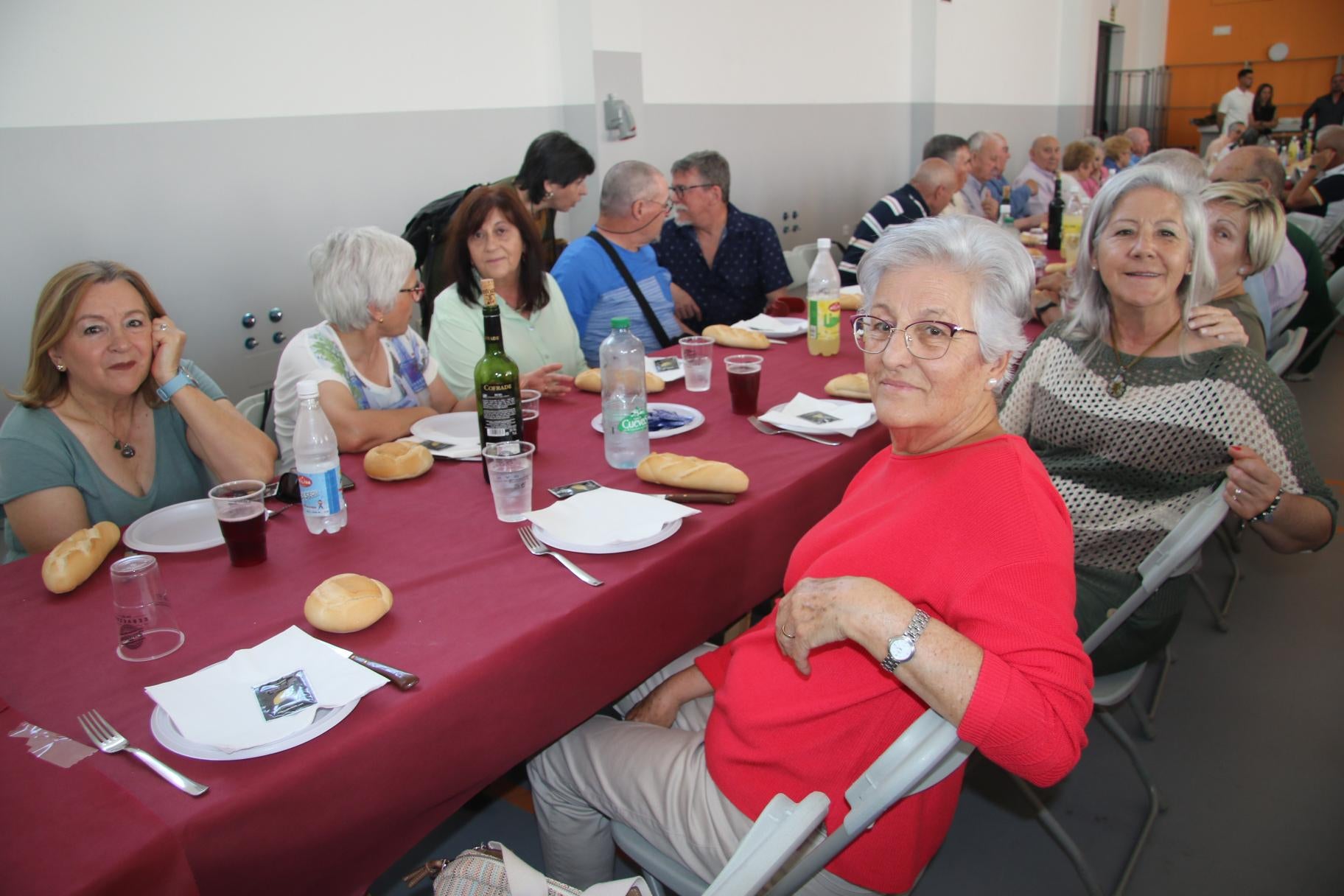 Homenaje y comida de hermandad con los mayores en Villares de la Reina