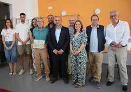 La entrega de la placa de homenaje a Enrique Botella en Villares de la Reina