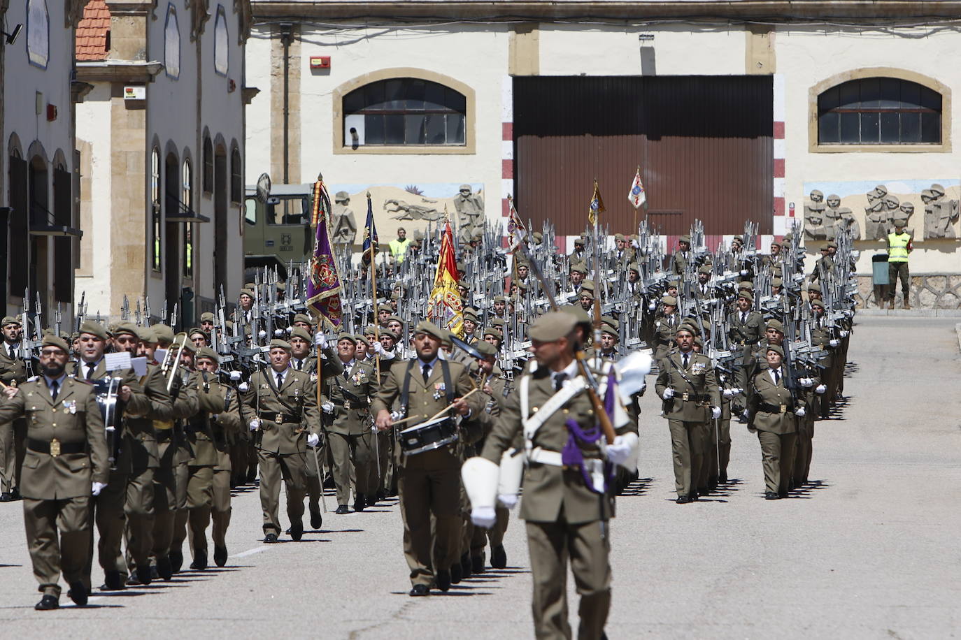 Un recuerdo en el día de San Fernando a los que «sirven más allá de estas fronteras»