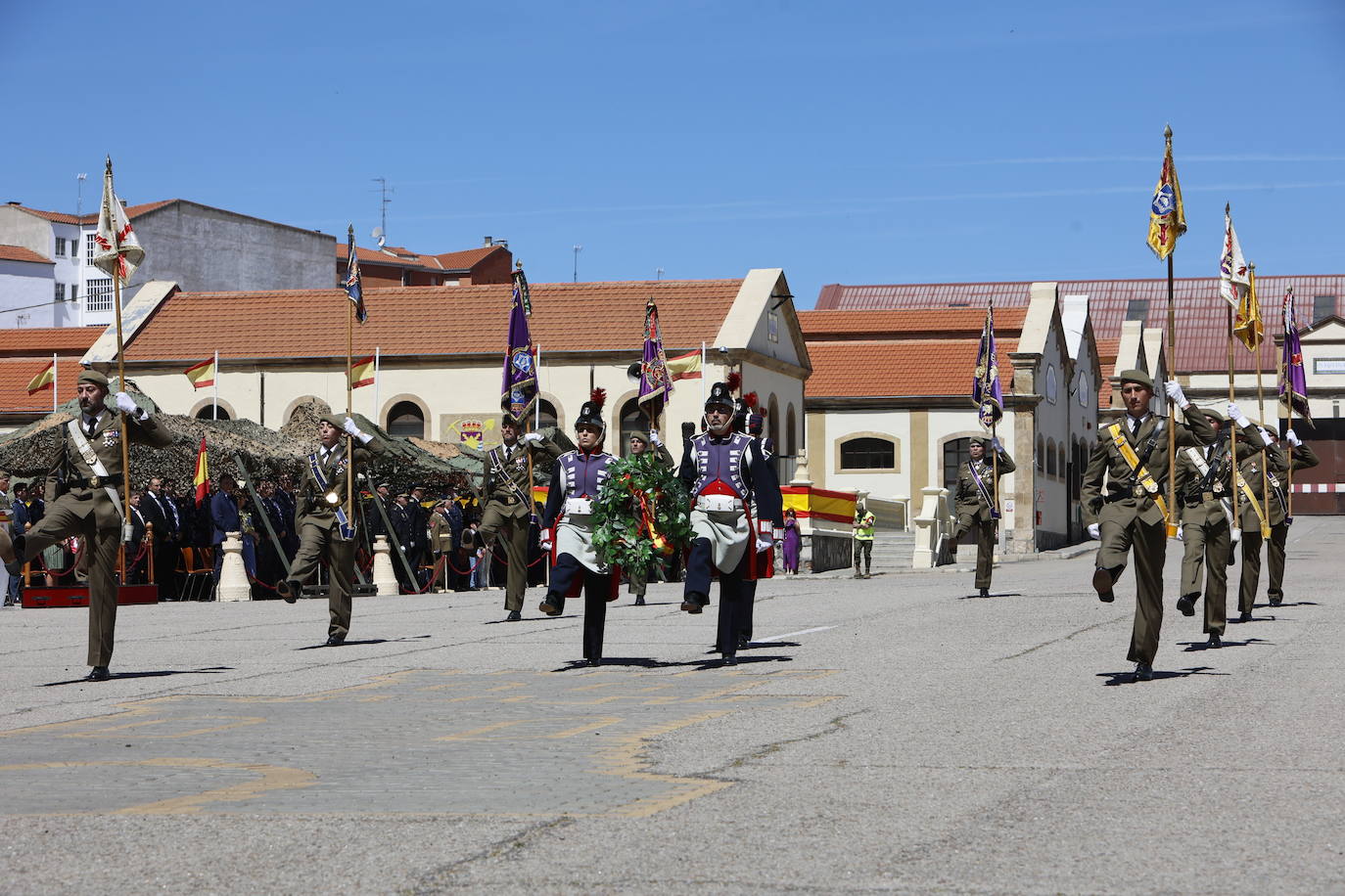 Un recuerdo en el día de San Fernando a los que «sirven más allá de estas fronteras»