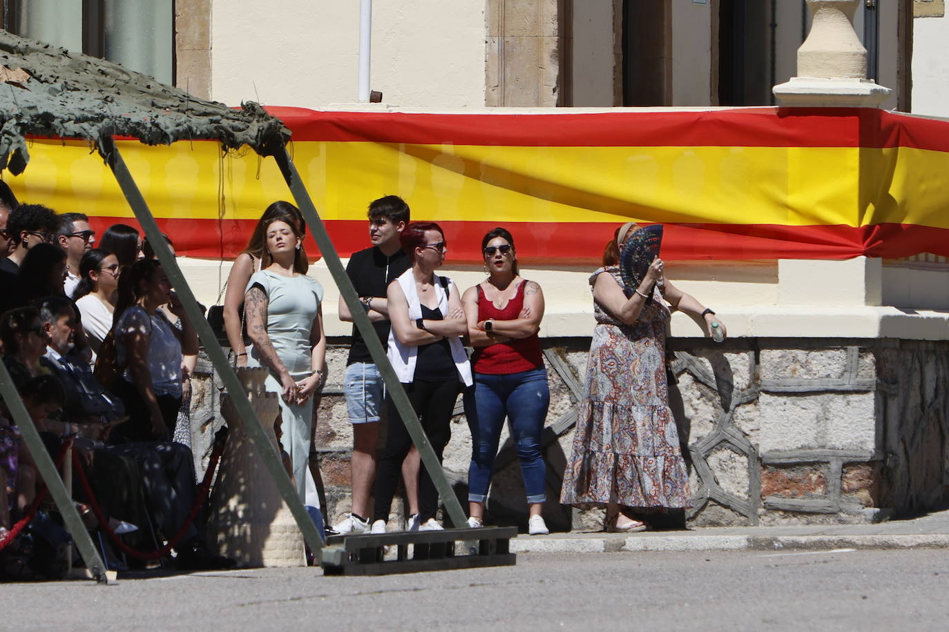 Un recuerdo en el día de San Fernando a los que «sirven más allá de estas fronteras»