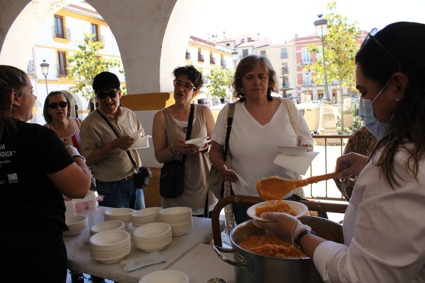 Casi medio millar de raciones de patatas meneás &quot;solidarias&quot; en Ciudad Rodrigo