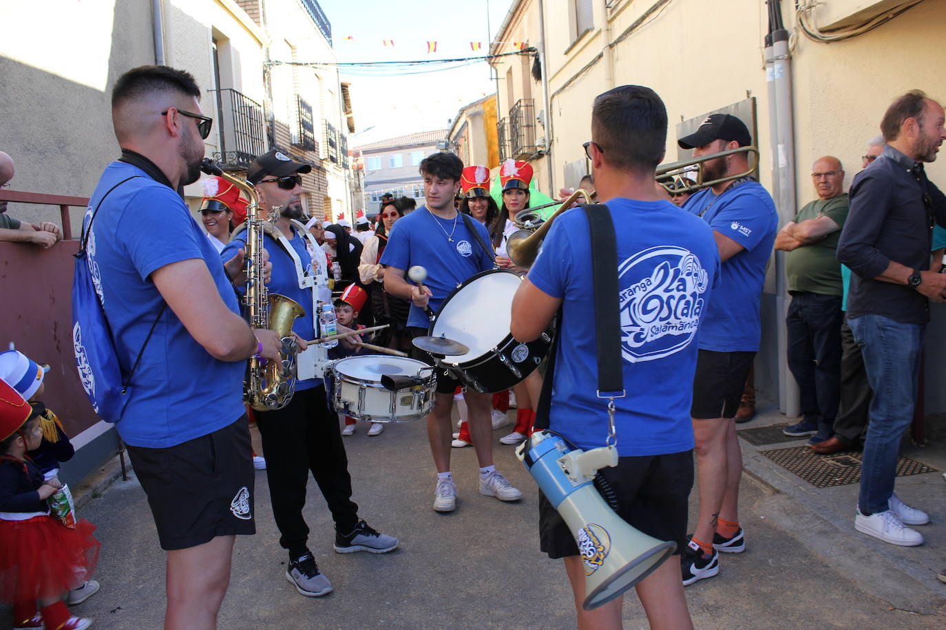 El multitudinario desfile de disfraces en la Fuente de San Esteban, en imágenes