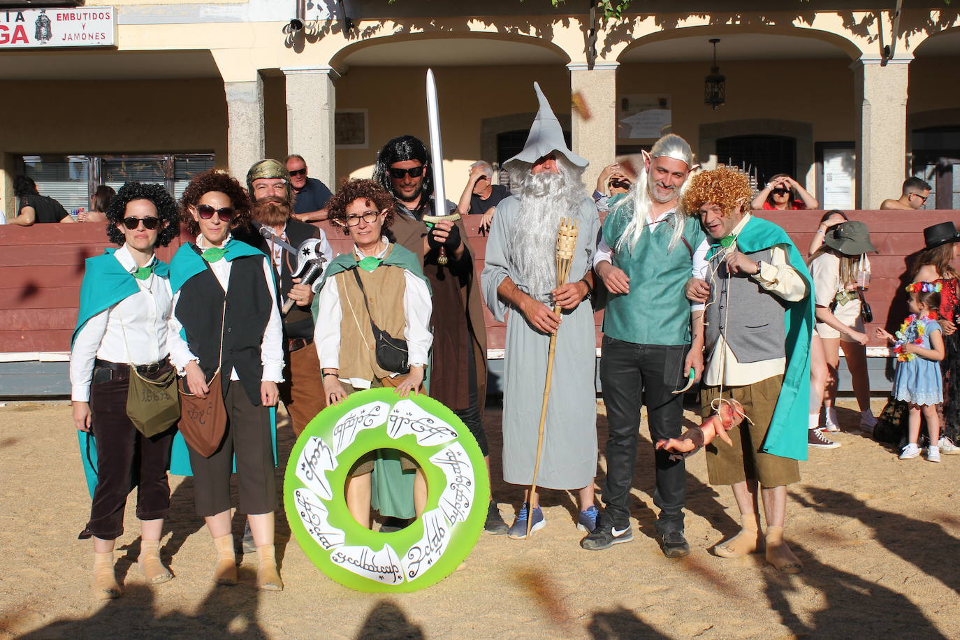 El multitudinario desfile de disfraces en la Fuente de San Esteban, en imágenes