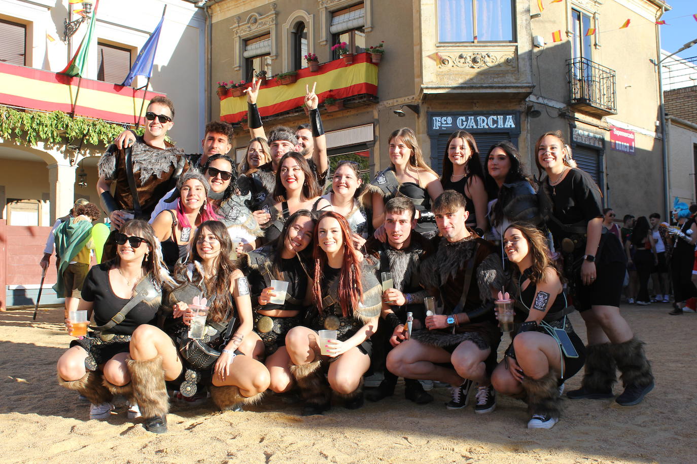 El multitudinario desfile de disfraces en la Fuente de San Esteban, en imágenes