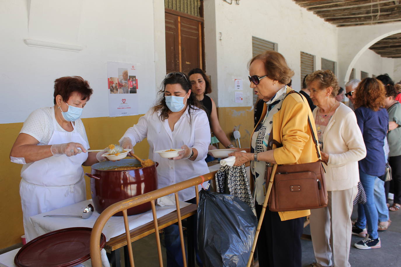 Casi medio millar de raciones de patatas meneás &quot;solidarias&quot; en Ciudad Rodrigo