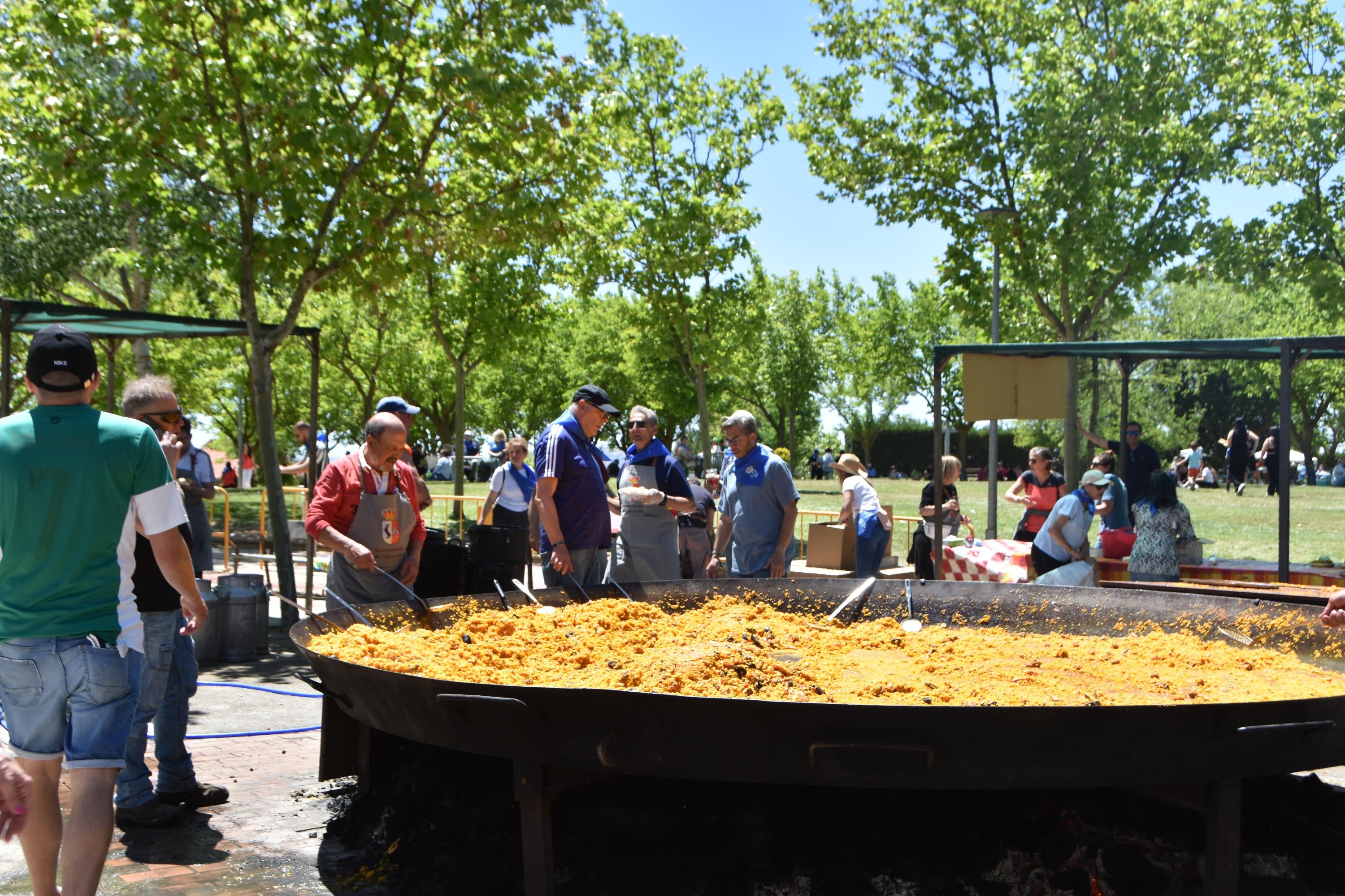 Paella para 5.000 en Cabrerizos servida en tiempo récord