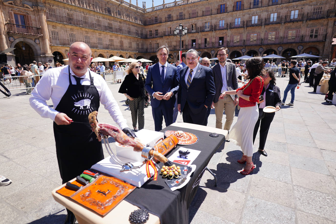 Miles de salmantinos disfrutan de una exitosa jornada de ibérico en el centro