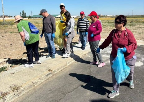 Imagen secundaria 1 - Peñaranda, más limpia gracias al voluntariado