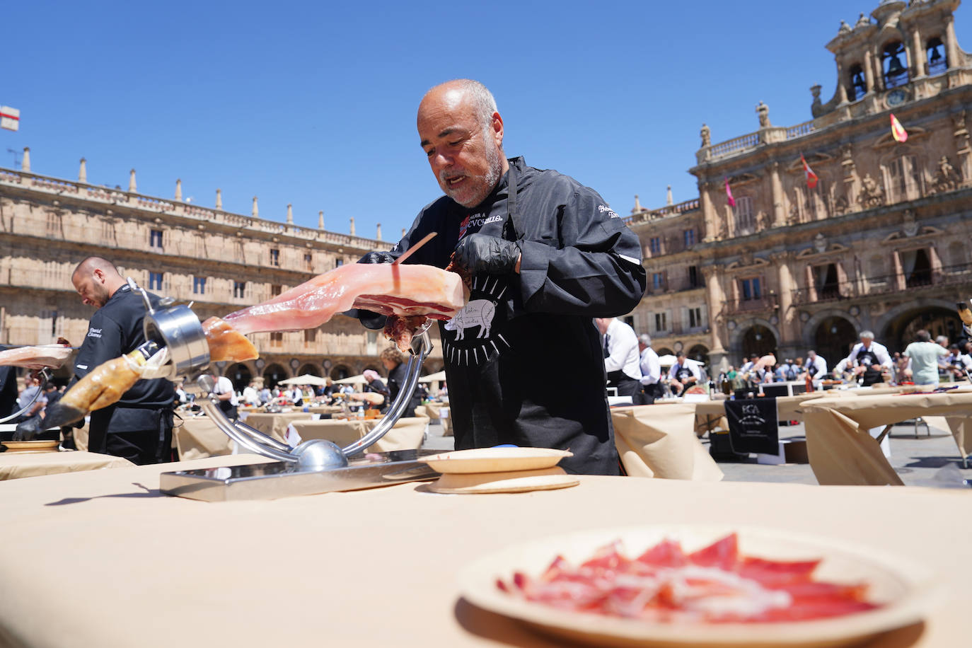 Miles de salmantinos disfrutan de una exitosa jornada de ibérico en el centro