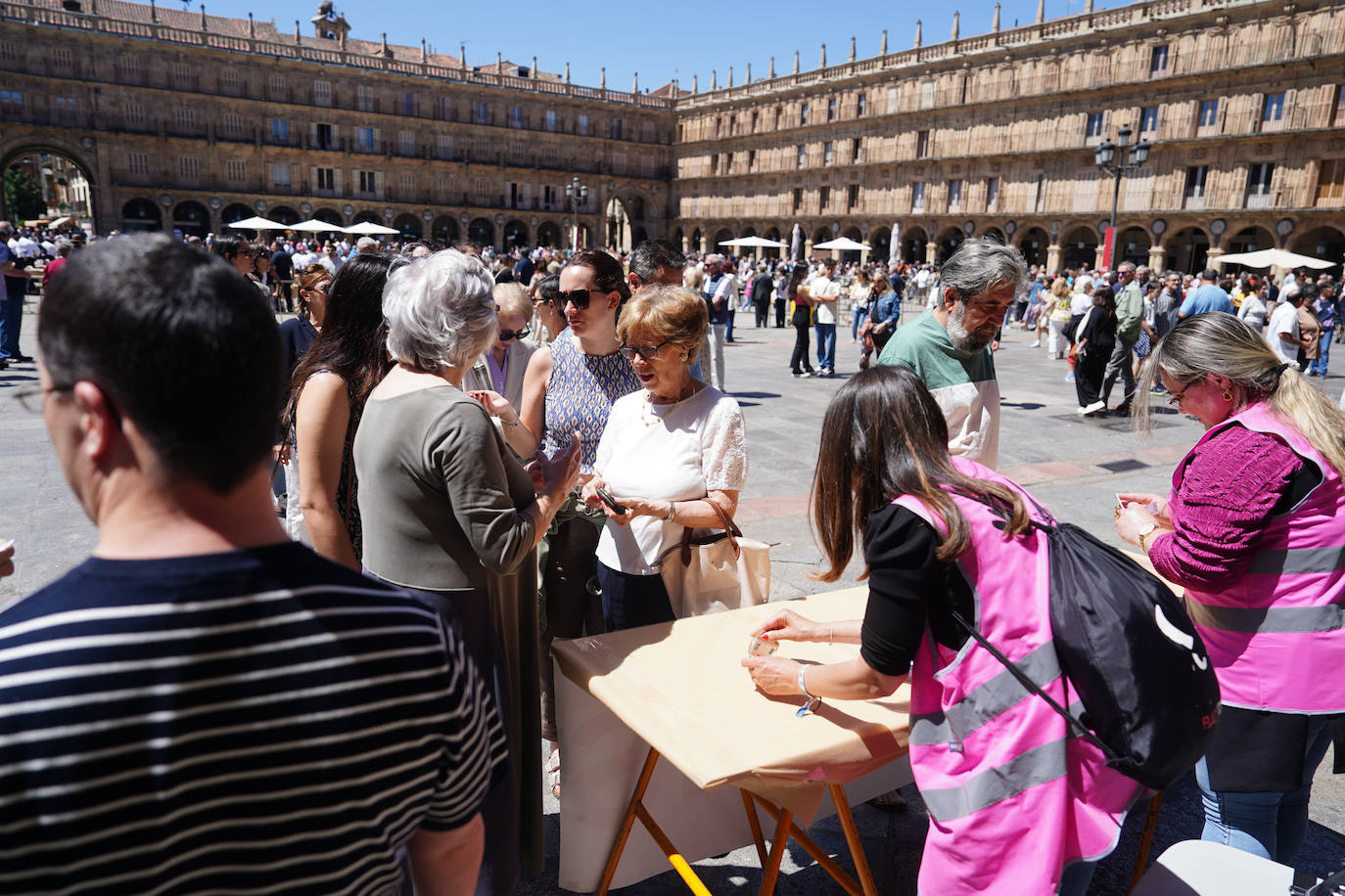 Miles de salmantinos disfrutan de una exitosa jornada de ibérico en el centro