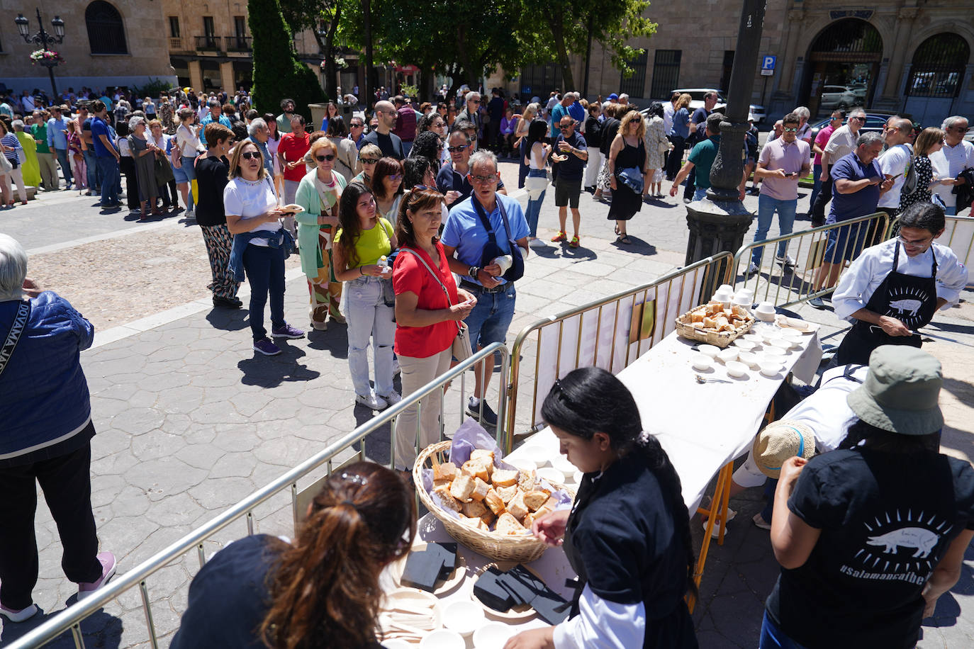 Miles de salmantinos disfrutan de una exitosa jornada de ibérico en el centro