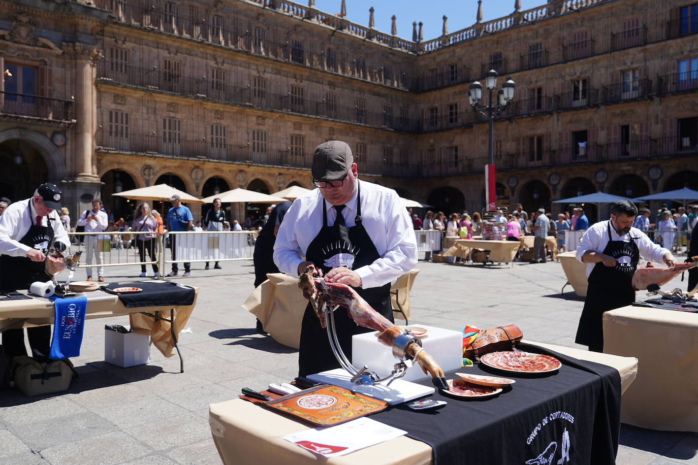 Miles de salmantinos disfrutan de una exitosa jornada de ibérico en el centro