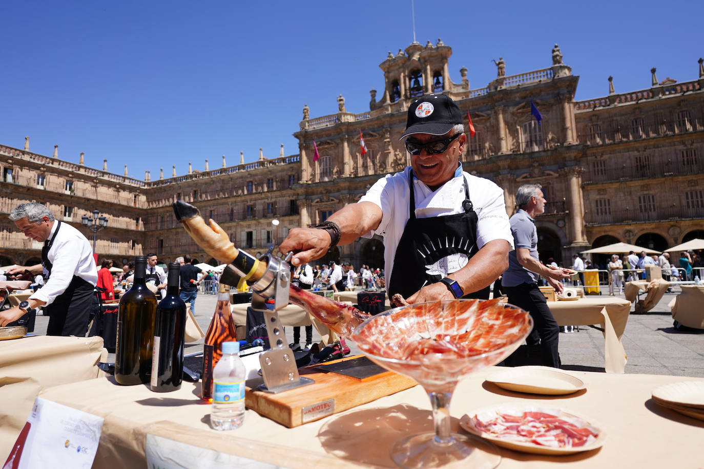 Miles de salmantinos disfrutan de una exitosa jornada de ibérico en el centro