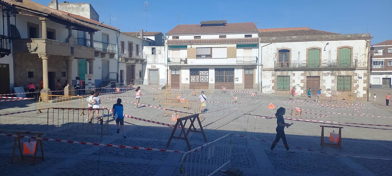 Divertida tarde en Lumbrales con la carrera de orientación