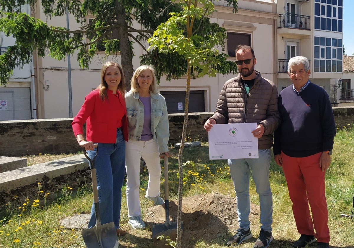 Ediles de la Corporación albense y técnico de Medio Ambiente.