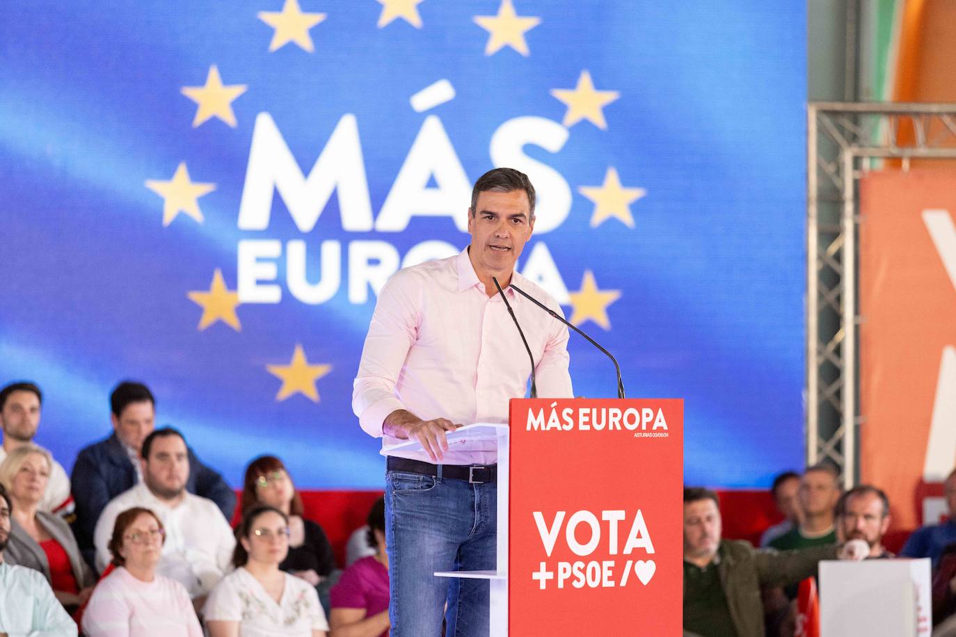 Pedro Sánchez en un mitin en Asturias.