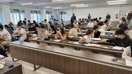 Estudiantes se examinan de la EBAU este miércoles