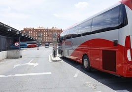 Un autobús entrando en la estación de Salamanca.