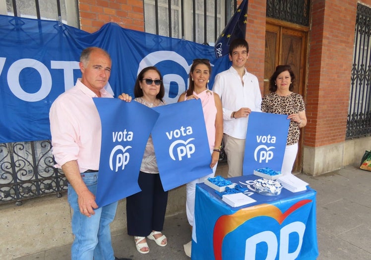 Juan Carlos Zaballos, María Jesús Moro, Eva López, José Julio López y María Luisa González.