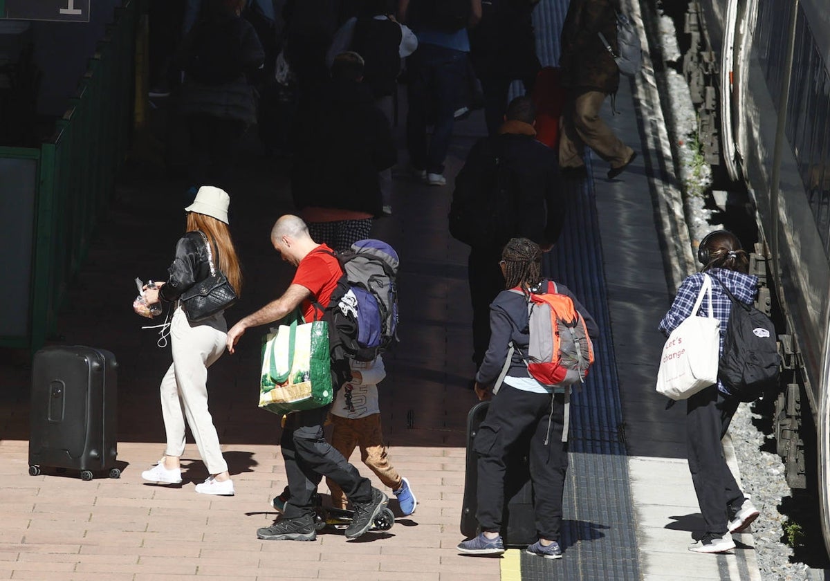 Preocupación por si Renfe no recupera los horarios del Alvia de Madrid en julio