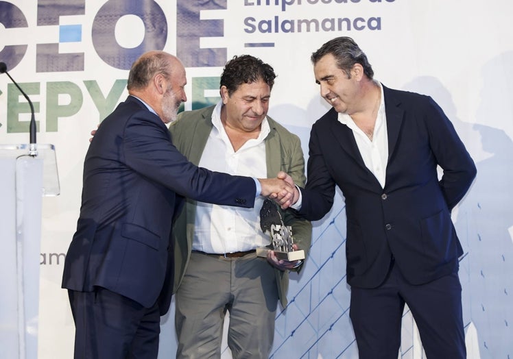 Pedro Campal y José Antonio Campal, consejeros delegados de Bernabé Campal, recibieron el Premio CEOE Castilla y León 2024.