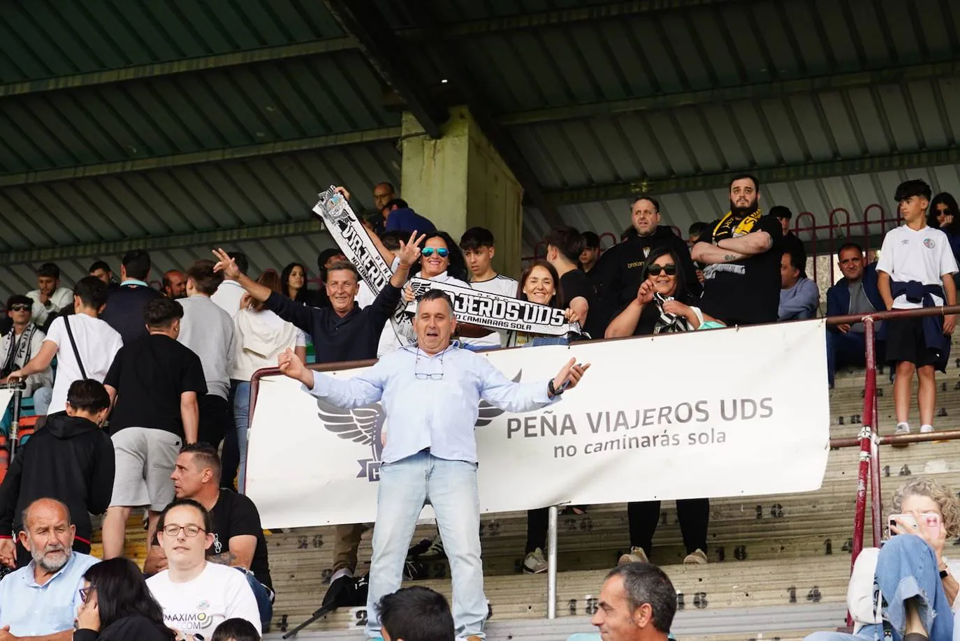 Locura por el Salamanca UDS: búscate en la grada del Helmántico en el partido decisivo frente al Tordesillas