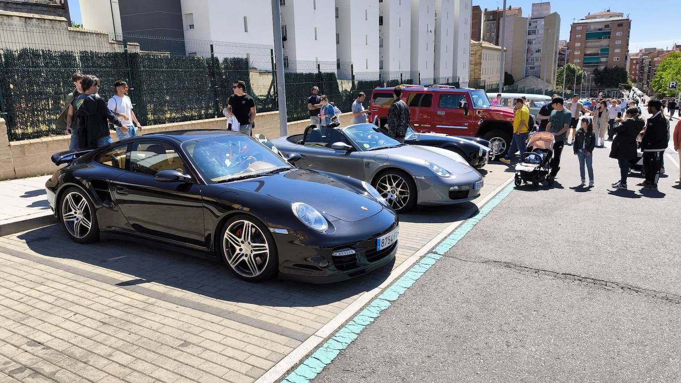 El rugido de los motores más clásicos resuena en Salamanca por una buena causa