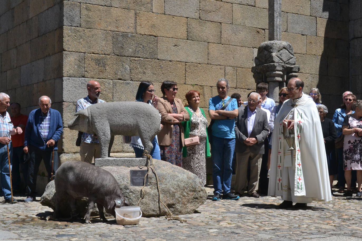 La Alberca recibe a un nuevo y peludo vecino