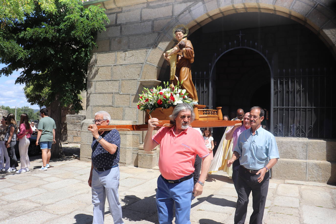 Ledrada celebra la festividad de San Antonio