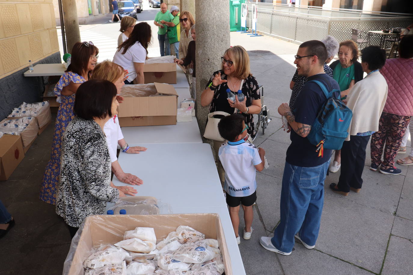 Guijuelo apuesta por la solidaridad con una novedosa &quot;Operación hornazo&quot;