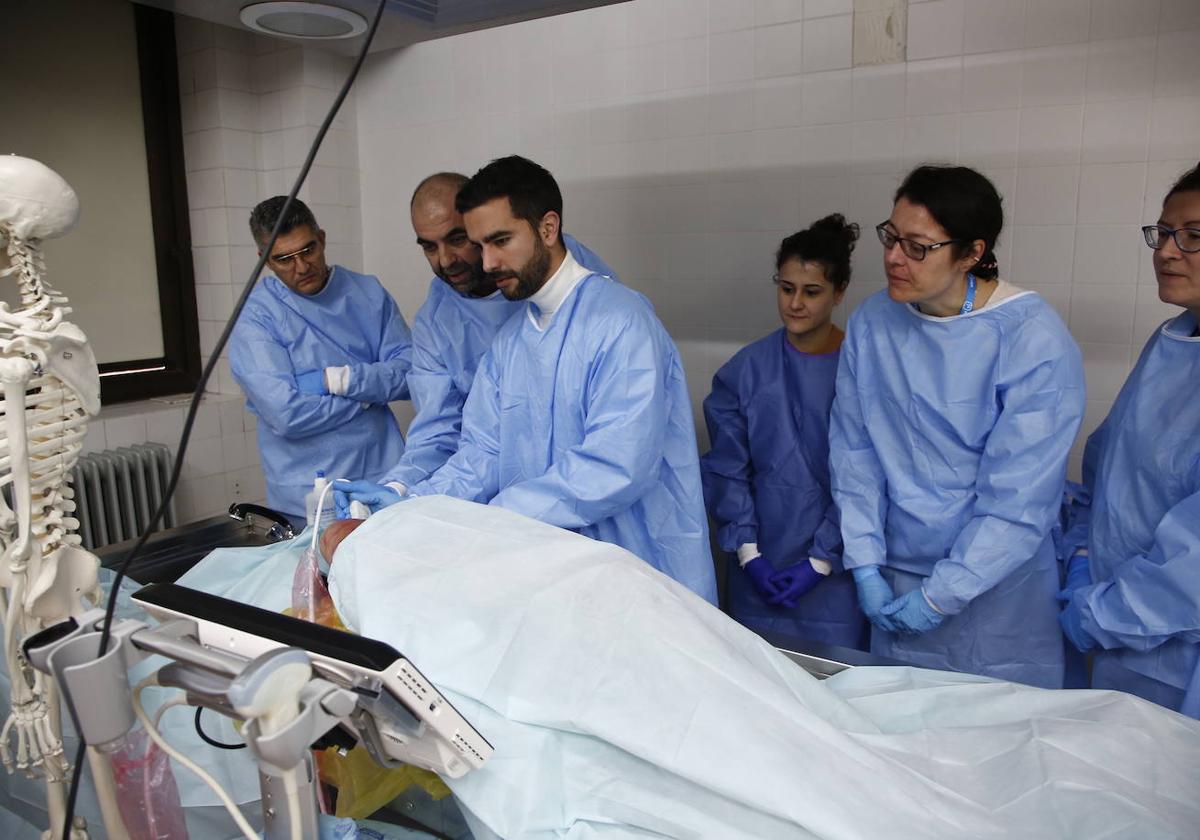 Prácticas realizadas en los quirófanos de la Facultad de Medicina de la Universidad de Salamanca.