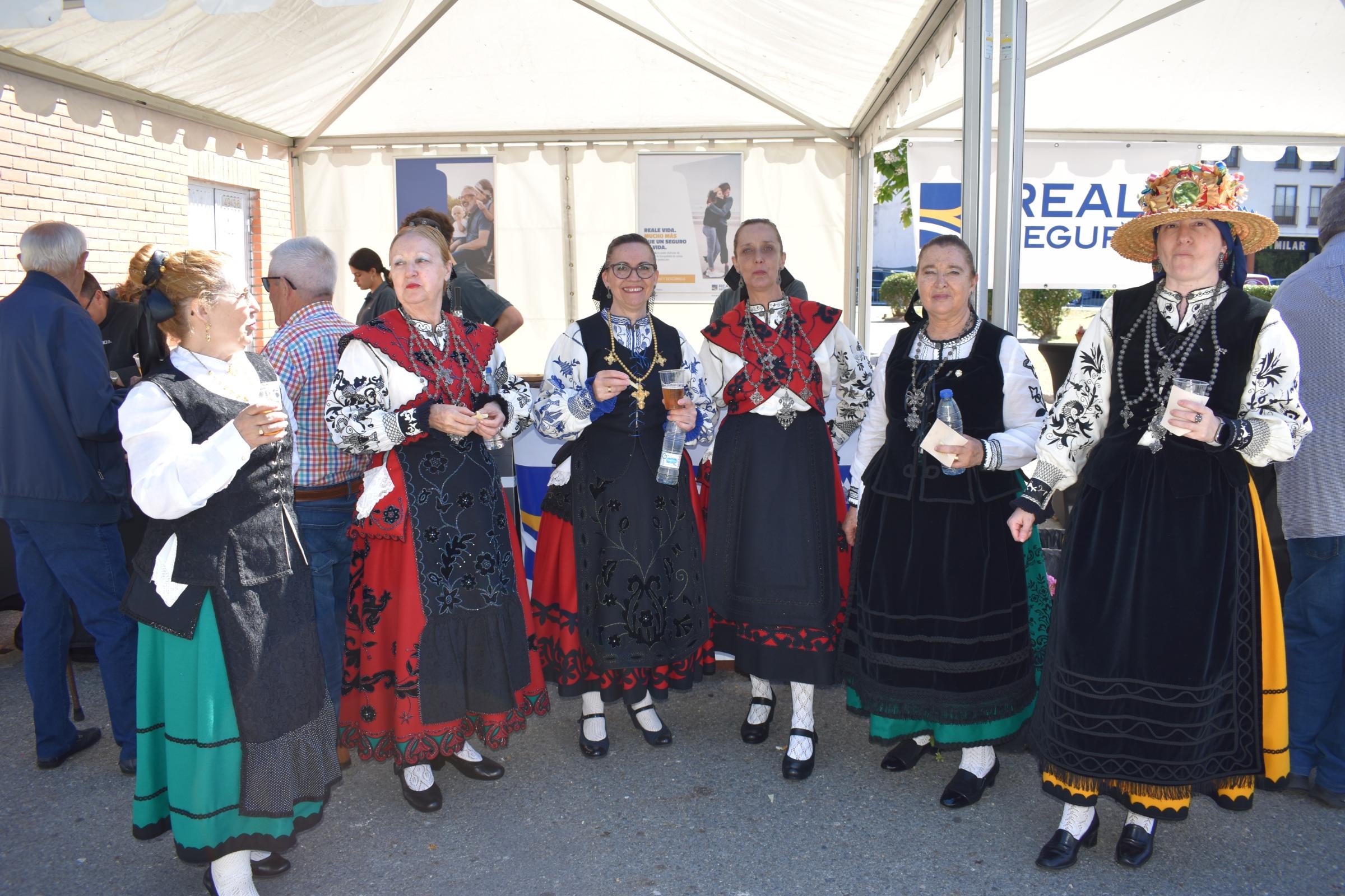 La Feria de San Antonio de Alba recupera su esencia con la vuelta del ganado