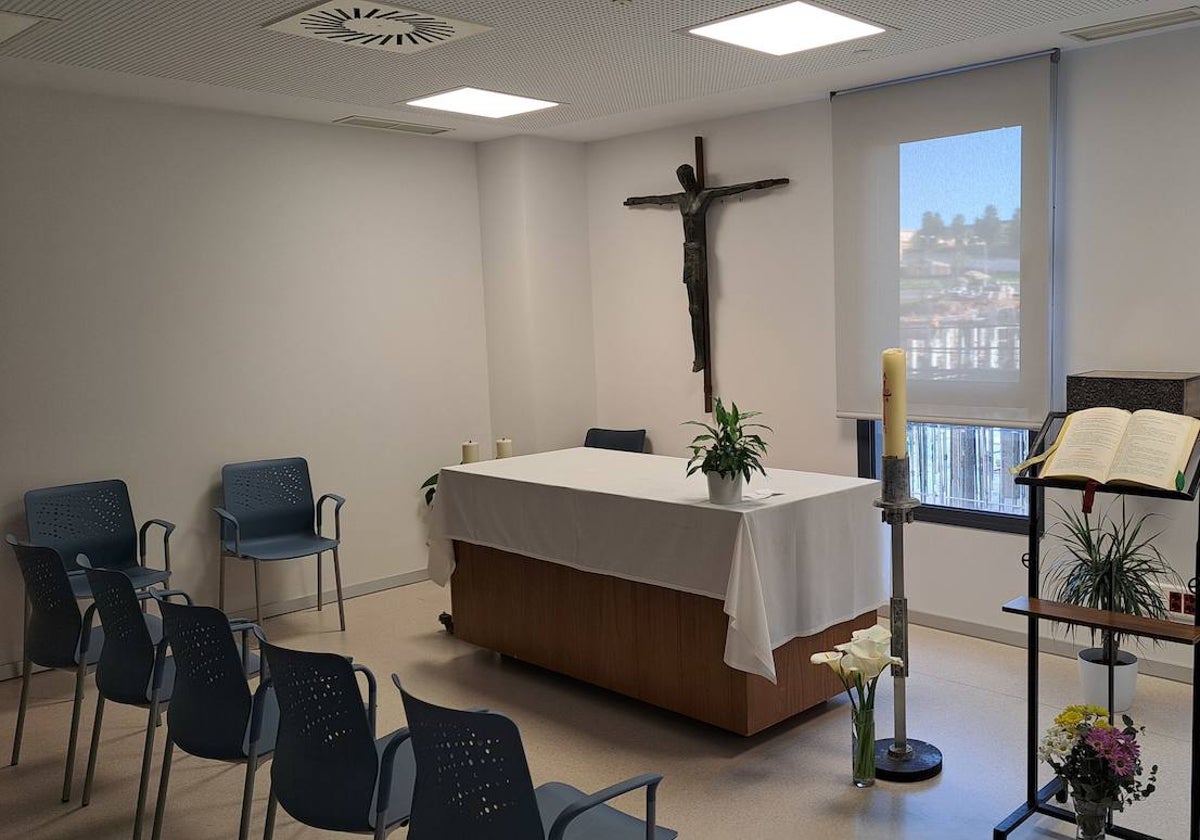 Imagen de la sala que actualmente acoge a la capilla del Hospital de Salamanca.