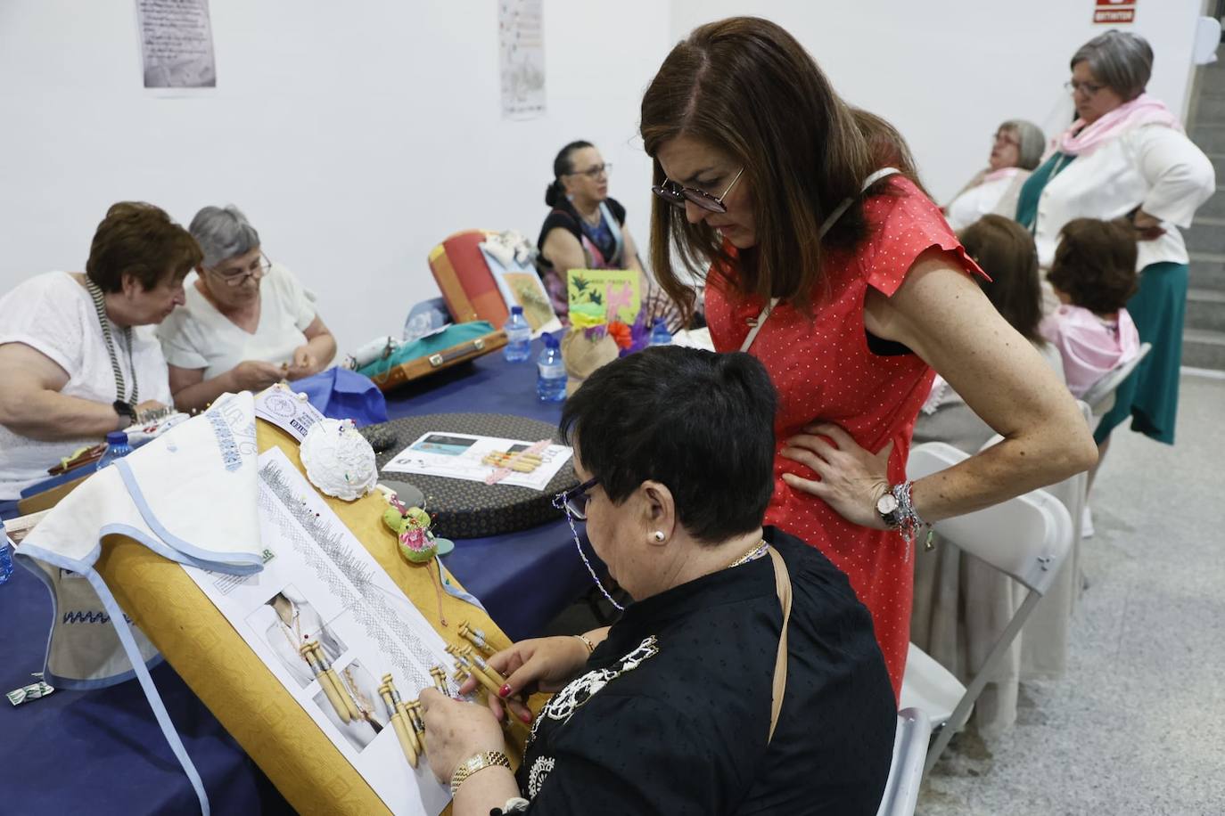 Un arte más allá de las puntillas: así ha sido el encuentro de bolillos por San Juan