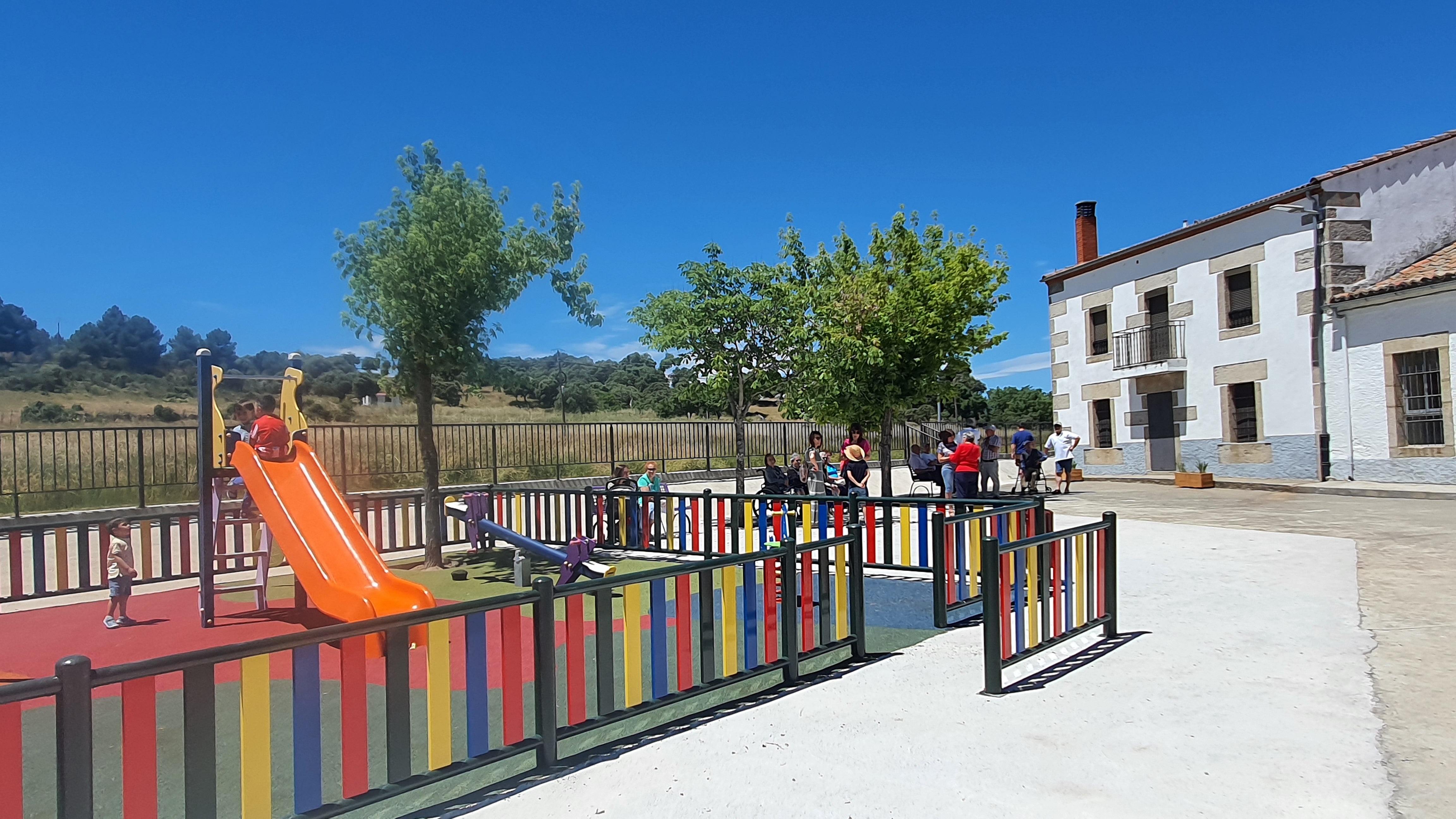 La Cabeza de Béjar estrena parque infantil con fondos de la Diputación