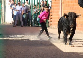 Portero, en uno de los paseos por las calles de Topas