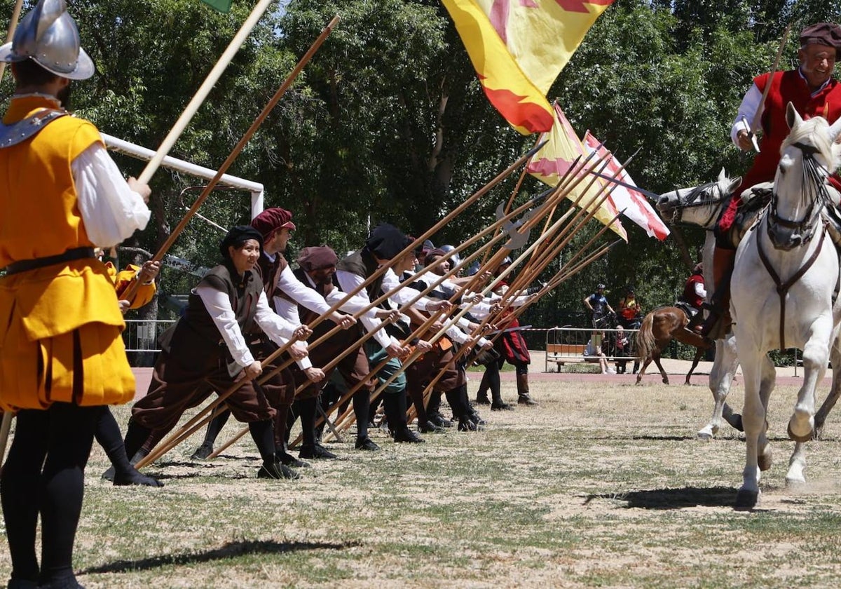 Recreación de la Batalla de los Tercios junto al Puente Romano.