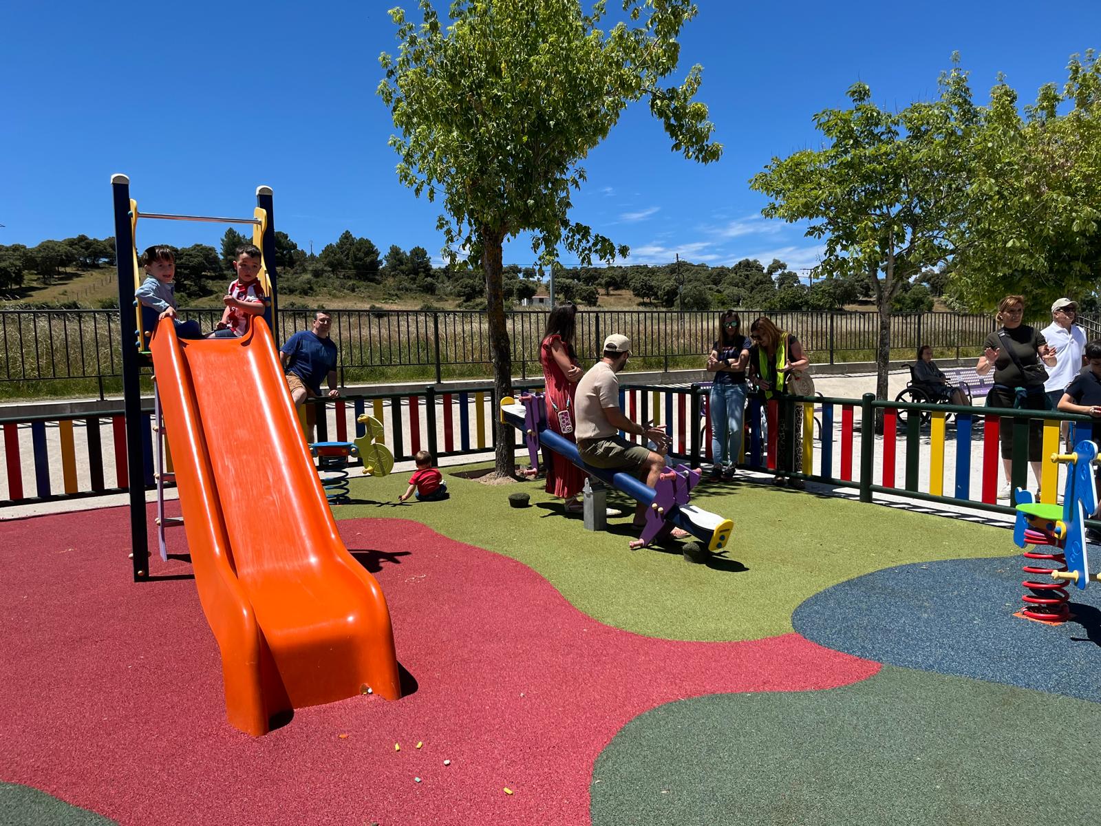 La Cabeza de Béjar estrena parque infantil con fondos de la Diputación