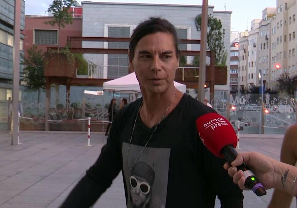 Julio José Iglesias, ante el micrófono de Europa Press.