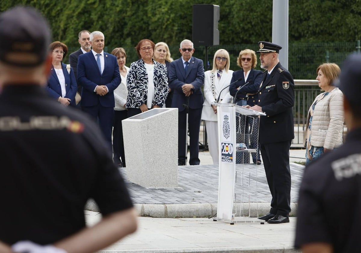 Así ha sido el emotivo recuerdo de la Policía Nacional de Salamanca a los agentes asesinados a manos de grupos terroristas