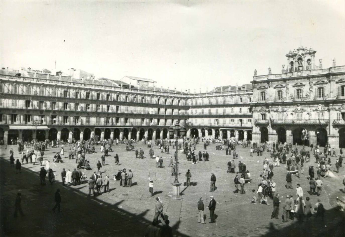 Jardines, corridas de toros o grandes ferias: así ha cambiado la Plaza Mayor de Salamanca en los últimos años