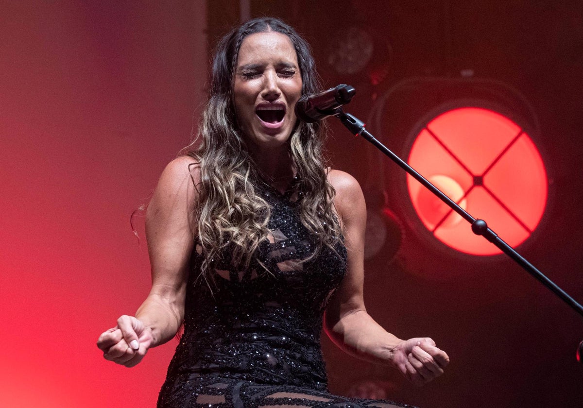 India Martínez durante uno de sus conciertos en Salamanca.