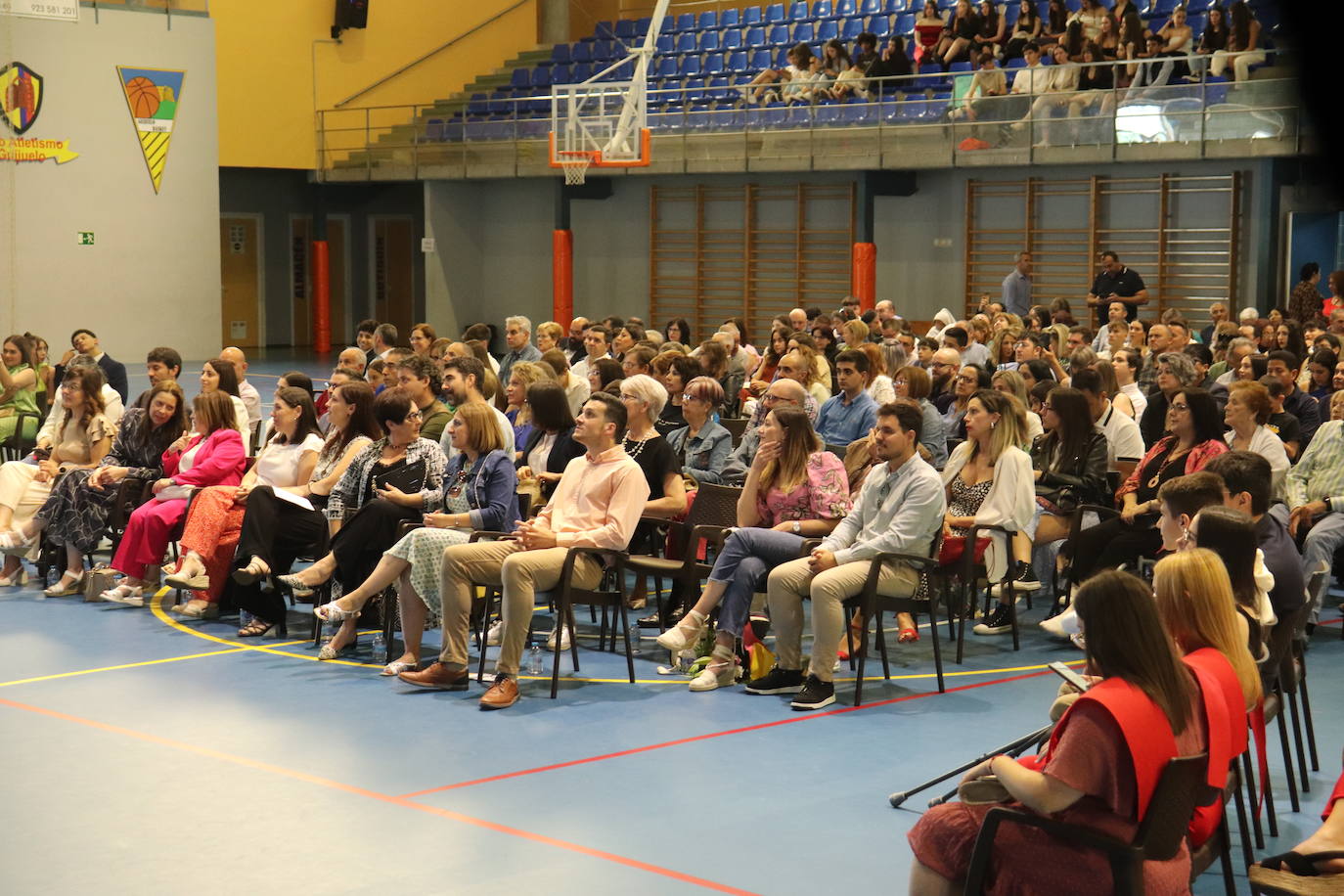 Guijuelo vibra con las graduaciones del IES Vía de la Plata