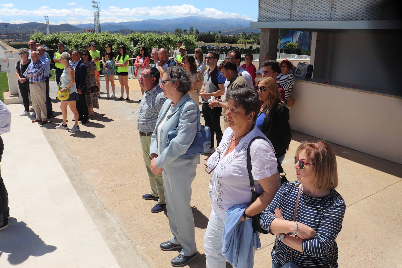 Guijuelo abre sus nuevas piscinas con homenaje a los alcaldes que las impulsaron en los años 70