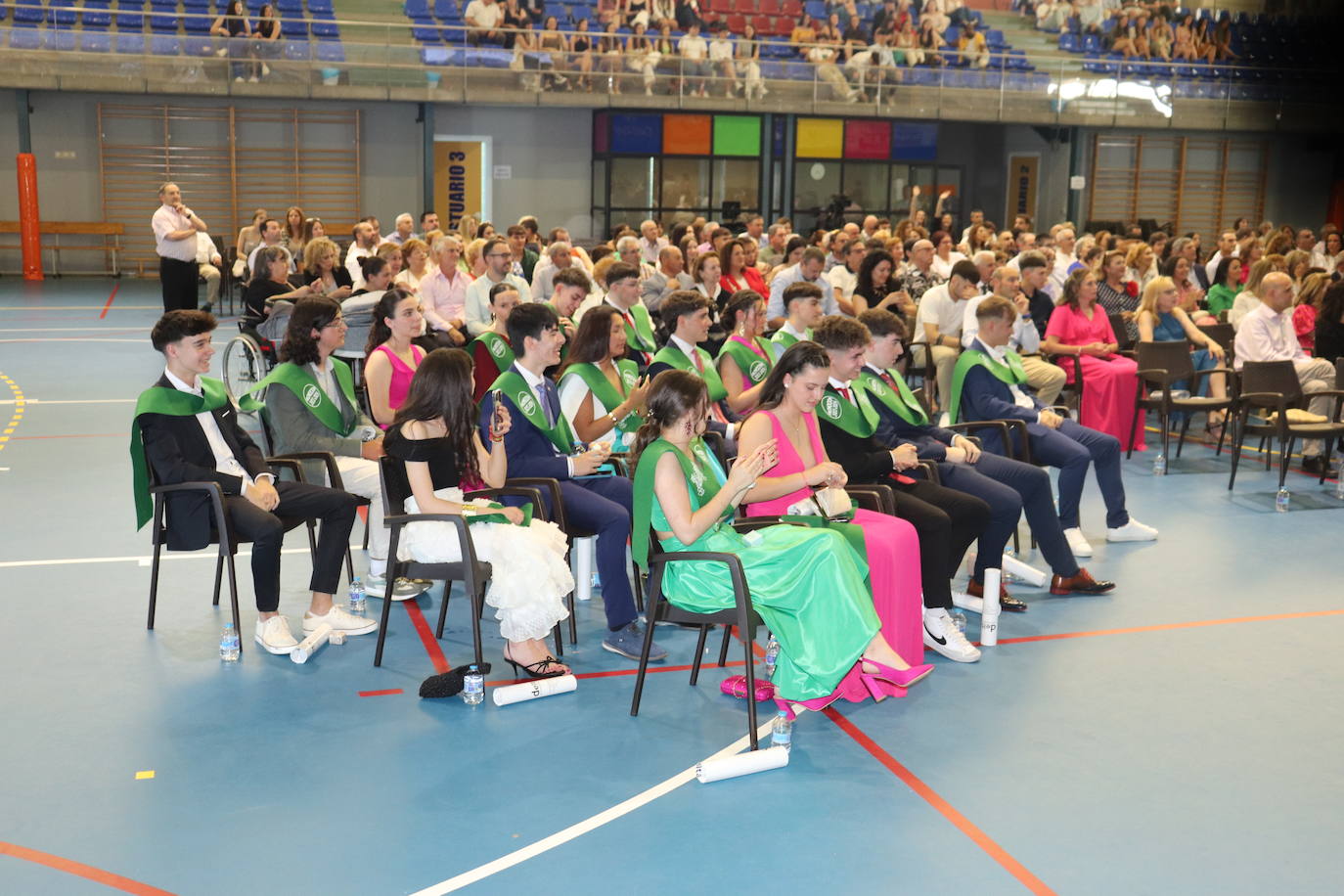 Guijuelo vibra con las graduaciones del IES Vía de la Plata