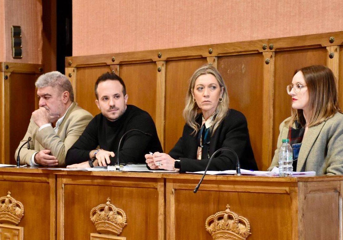 Los ediles socialistas durante una de las sesiones plenarias de esta legislatura