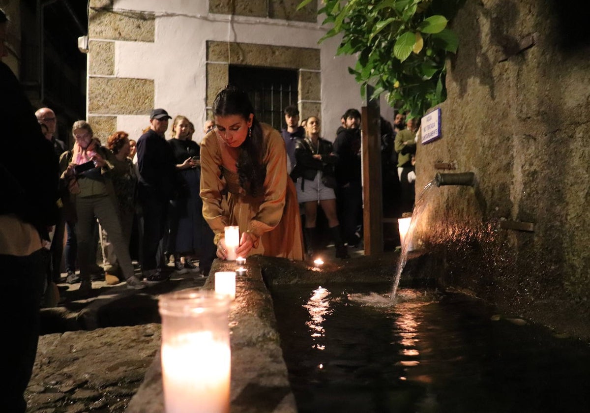 Mágica noche de luz y agua en Candelario