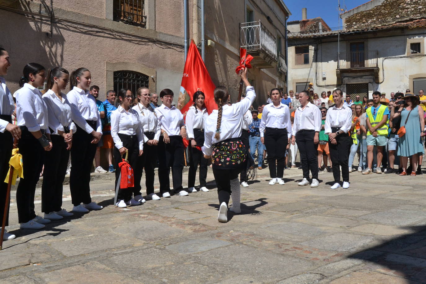 Hinojosa «echa la bandera» para vencer al poder feudal