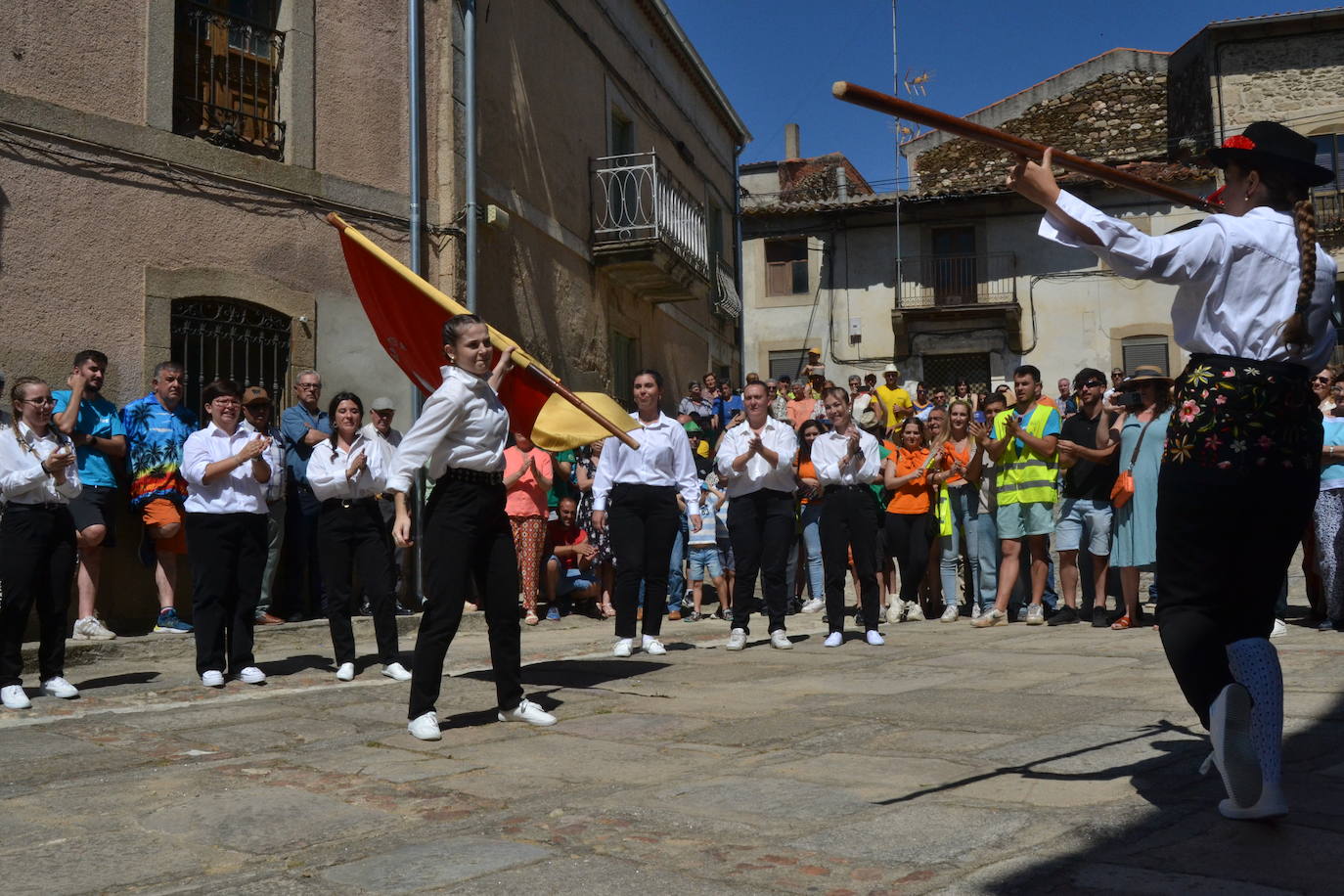 Hinojosa «echa la bandera» para vencer al poder feudal